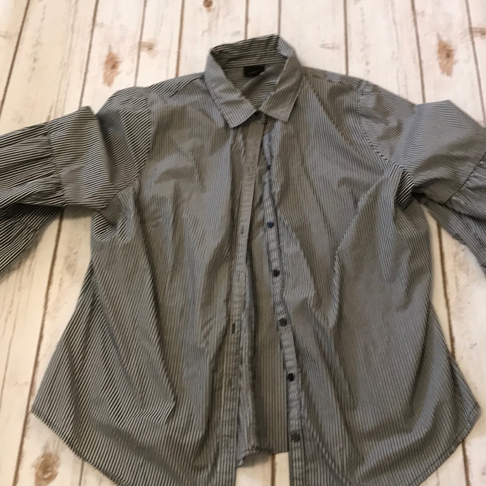 Black and white stripe top